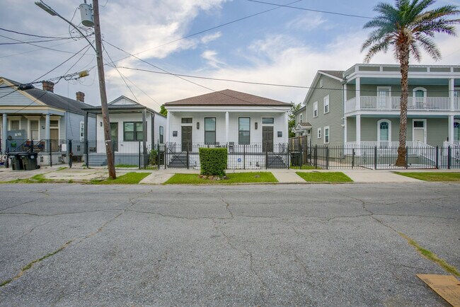 Building Photo - 2709 Baronne St