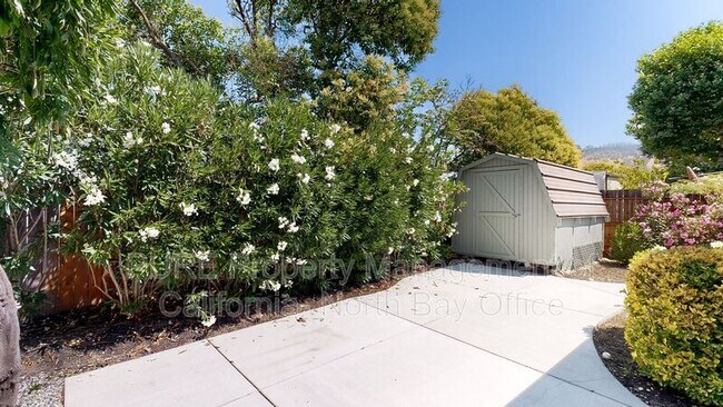 Building Photo - 811 Swift Ct