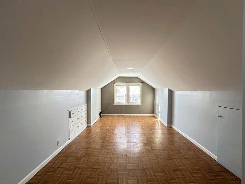 Building Photo - 3117 N Mango Ave