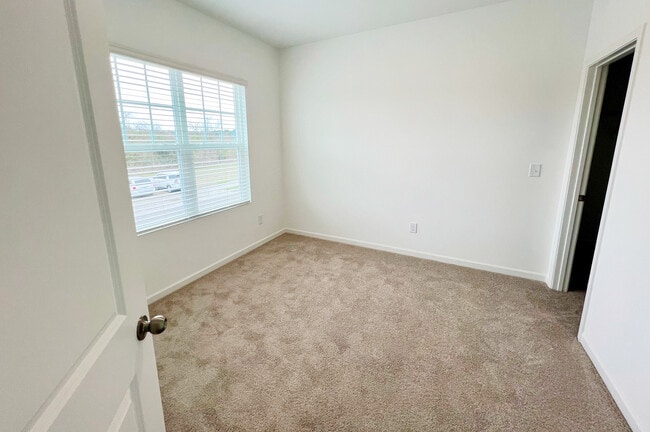 Building Photo - 1649 Stanley St