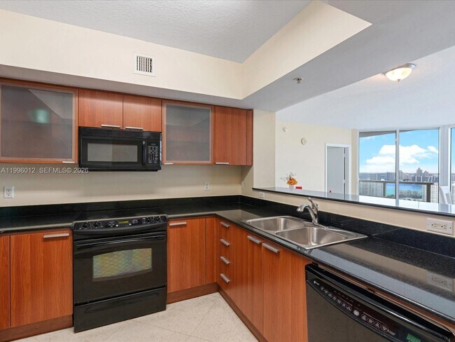 Building Photo - 16699 Collins Ave