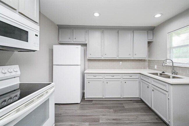 Building Photo - 109 Dooley A and B