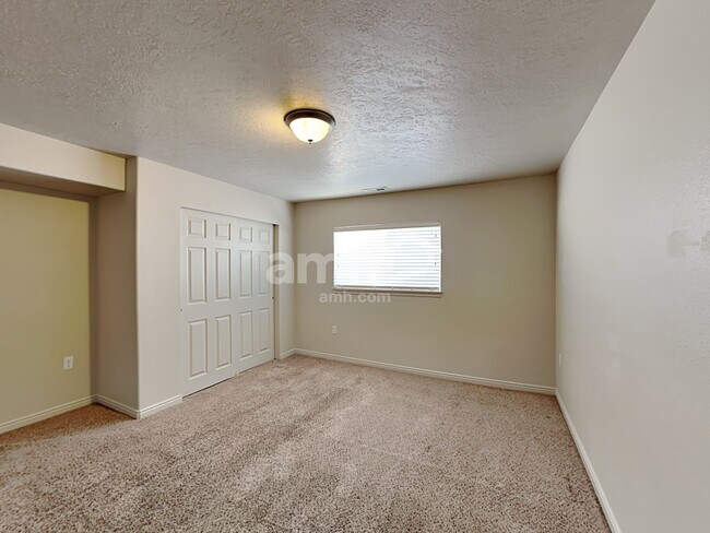 Building Photo - 6301 W Liza Ln