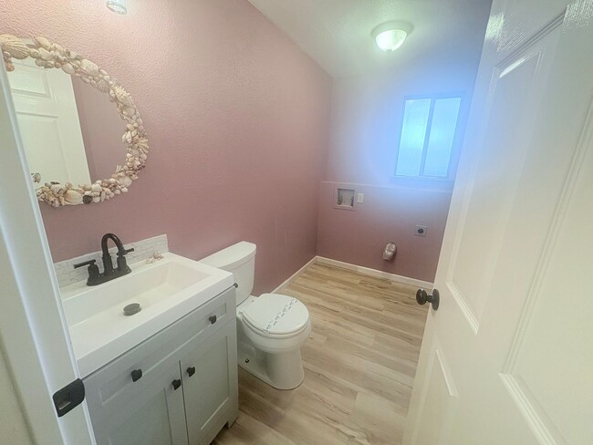 Building Photo - Charming Puyallup Home – Spacious & Updated