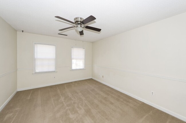 Building Photo - 5 Bedroom 3 Bath Home in Parkshore - Charl...