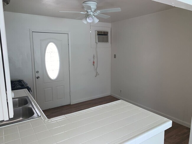 Building Photo - 124 W 8th St