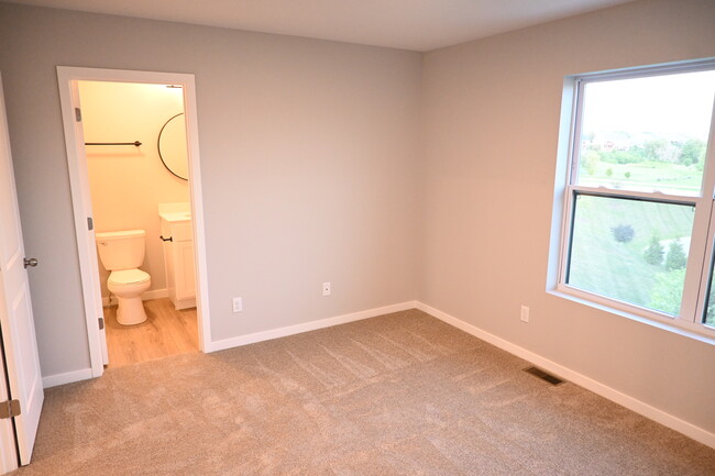 Master Bedroom Ensuite - 4052 E 55th street