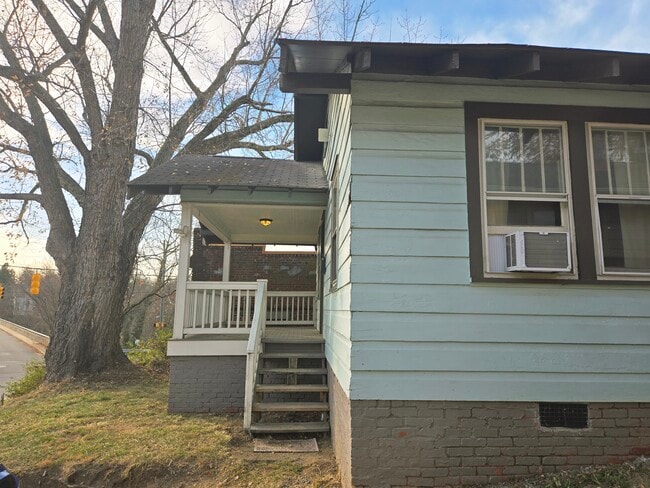 Building Photo - 12 E Chestnut St