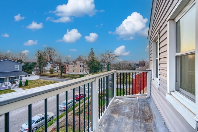 Building Photo - 4012 Fernhill Ave