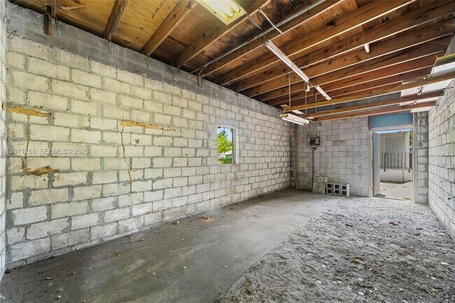 Building Photo - 1227 NW 27th St