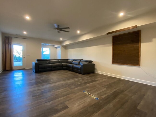 Building Photo - 1060 Crooked Creek Rd