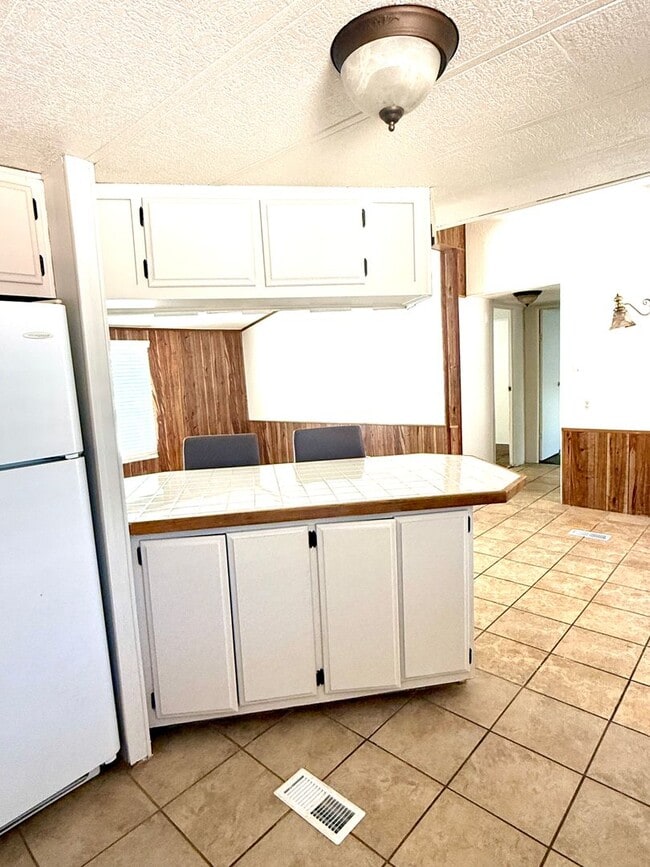 Building Photo - Beautiful Home with Quiet Location