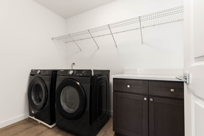 Building Photo - 304 S 48th Ct