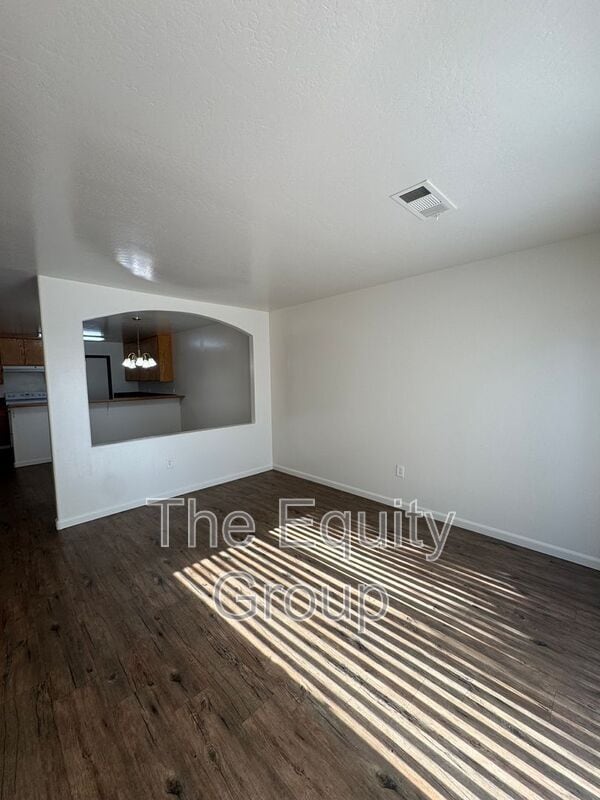 Building Photo - 443 N Park St