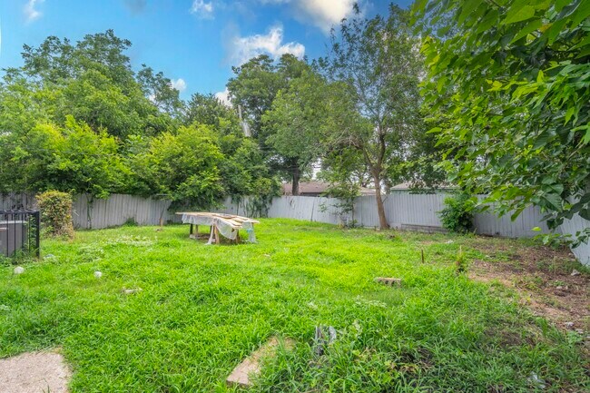 Building Photo - 4118 Groton Dr