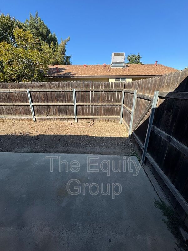 Building Photo - 2023 S Tracy Ct