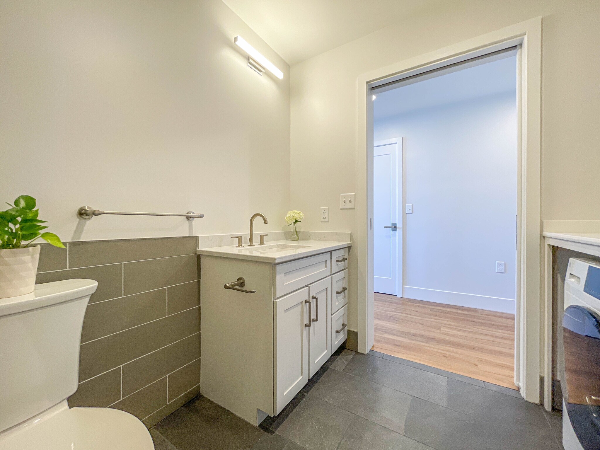 Building Photo - 5 India St