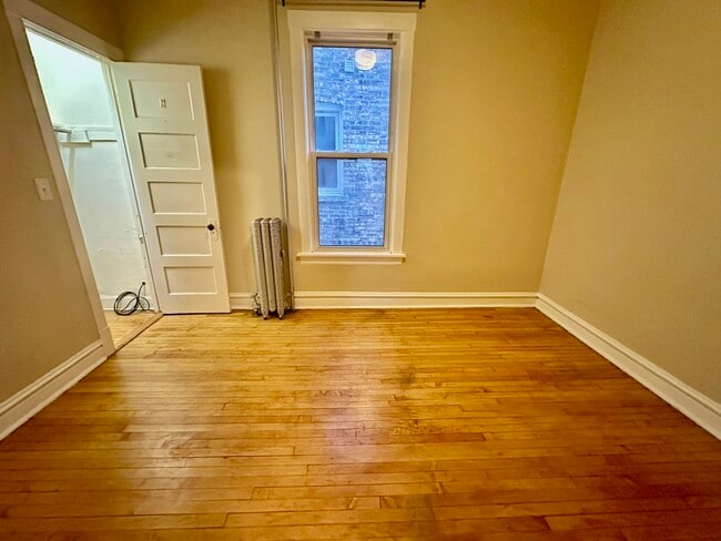 Building Photo - 1340 W Rosedale Ave