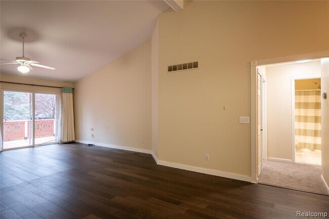 Building Photo - 41063 Millbrook Dr