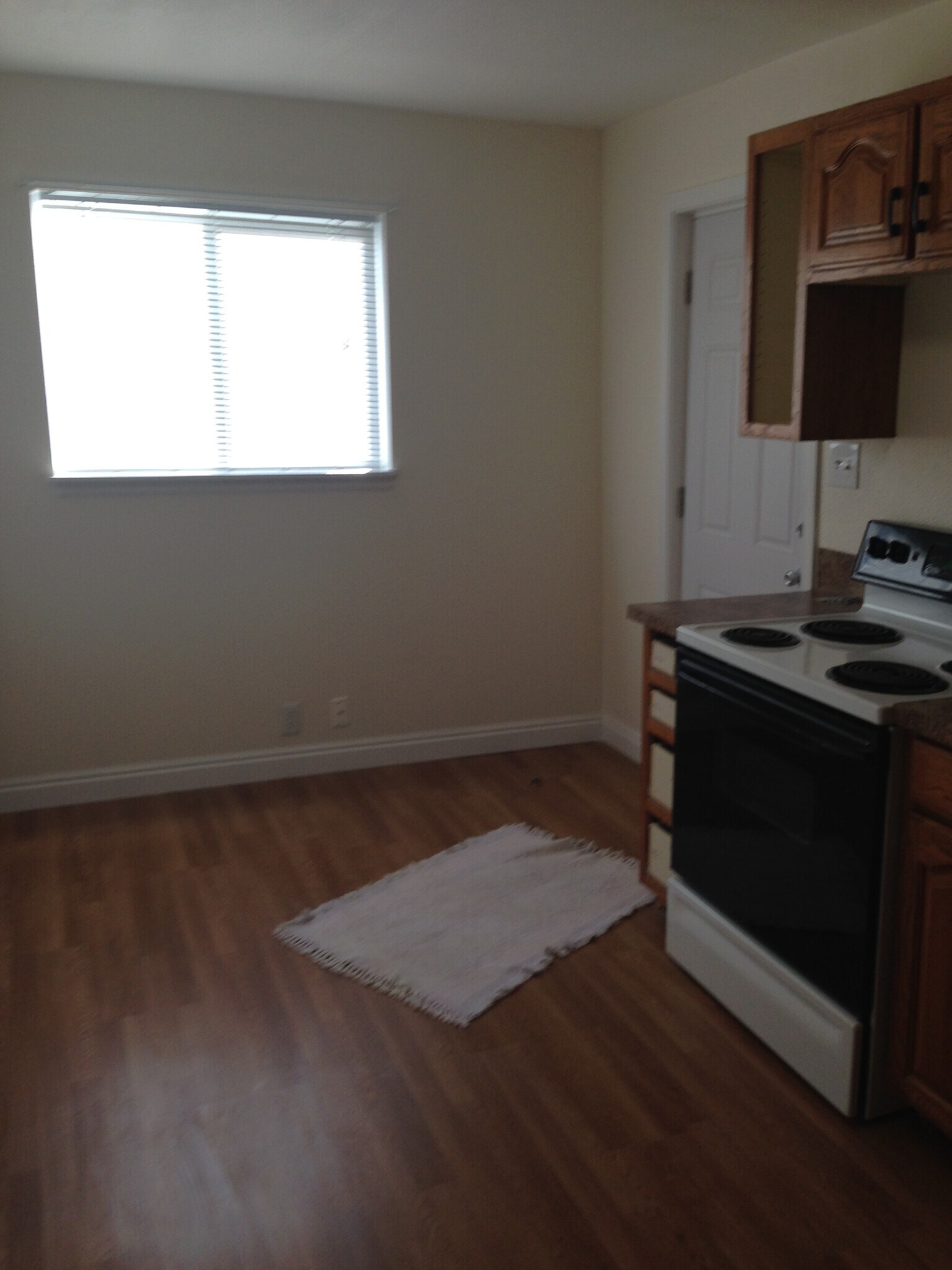 Building Photo - 935 Hayes N Ave