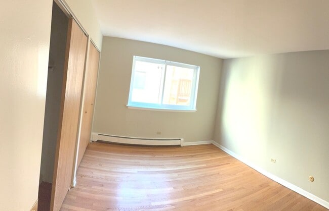 Building Photo - 5420 N Kenmore Ave