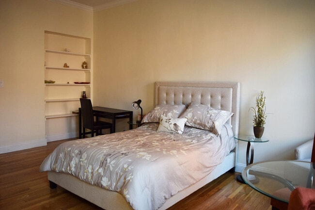 Building Photo - 30 E 95th St