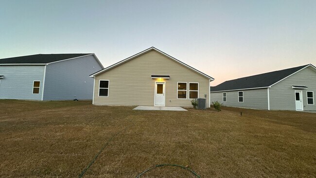 Building Photo - Brand-new Built