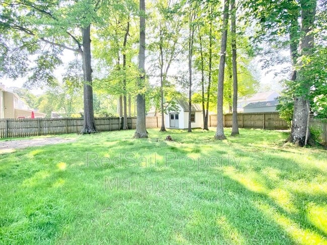 Building Photo - 203 Monty Manor