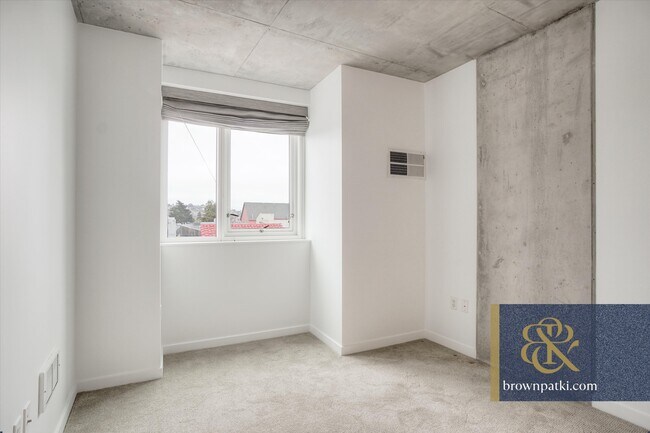 Building Photo - 45 Bartlett St