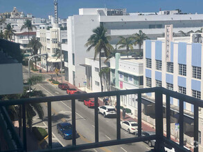 Building Photo - 720 Collins Ave