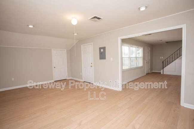 Building Photo - 11 Sedgwick Ln