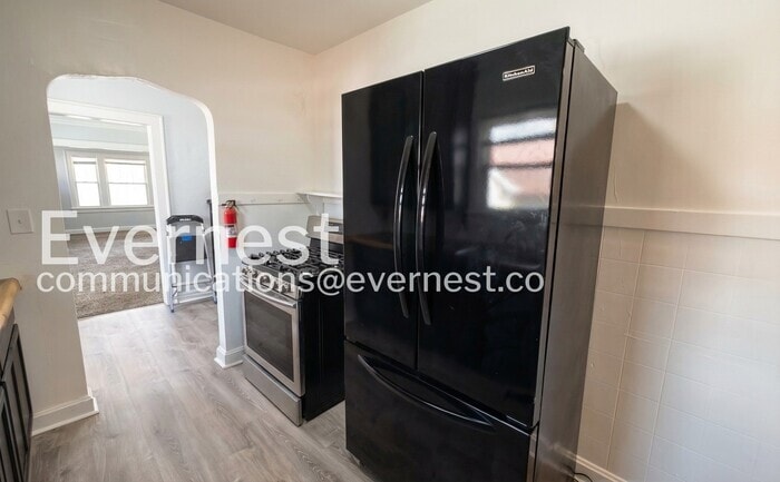 Building Photo - 2242 E 70th St