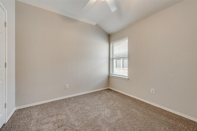 Building Photo - 5909 Paloma Blanca Dr