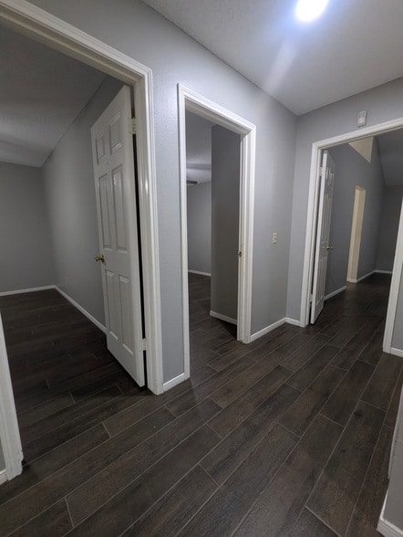 Building Photo - 827 Coral Tree Pl