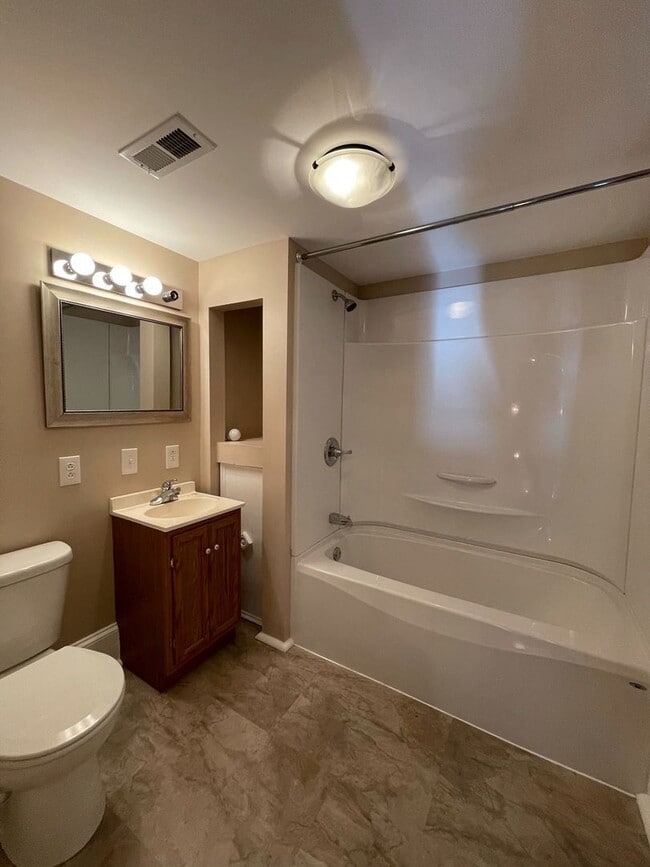 Building Photo - Huge Vintage Home in South Hill