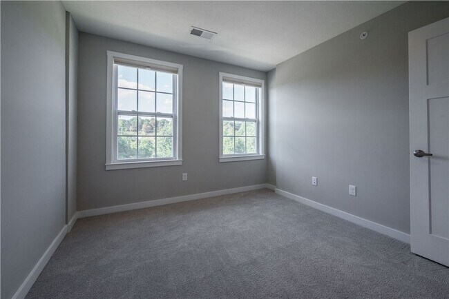 Building Photo - 353 Trinity Wy