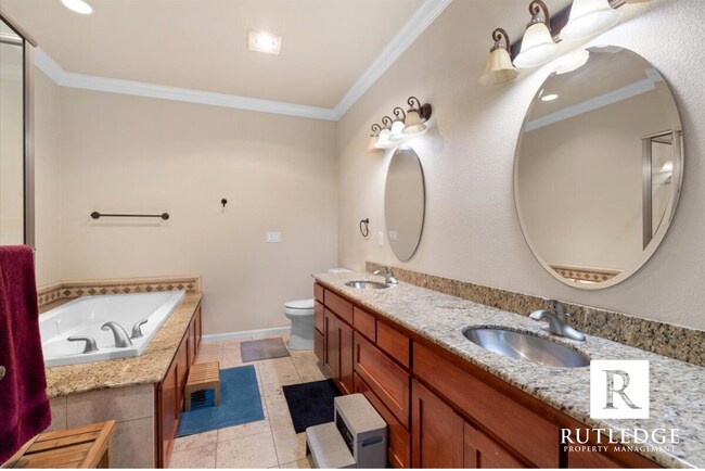 Building Photo - STUNNING 4 Bed/3.5 Bath Home in Talent!!!
