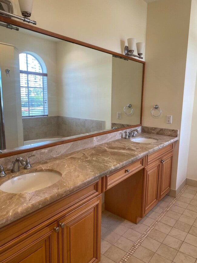 Building Photo - 1950 Presidential Way