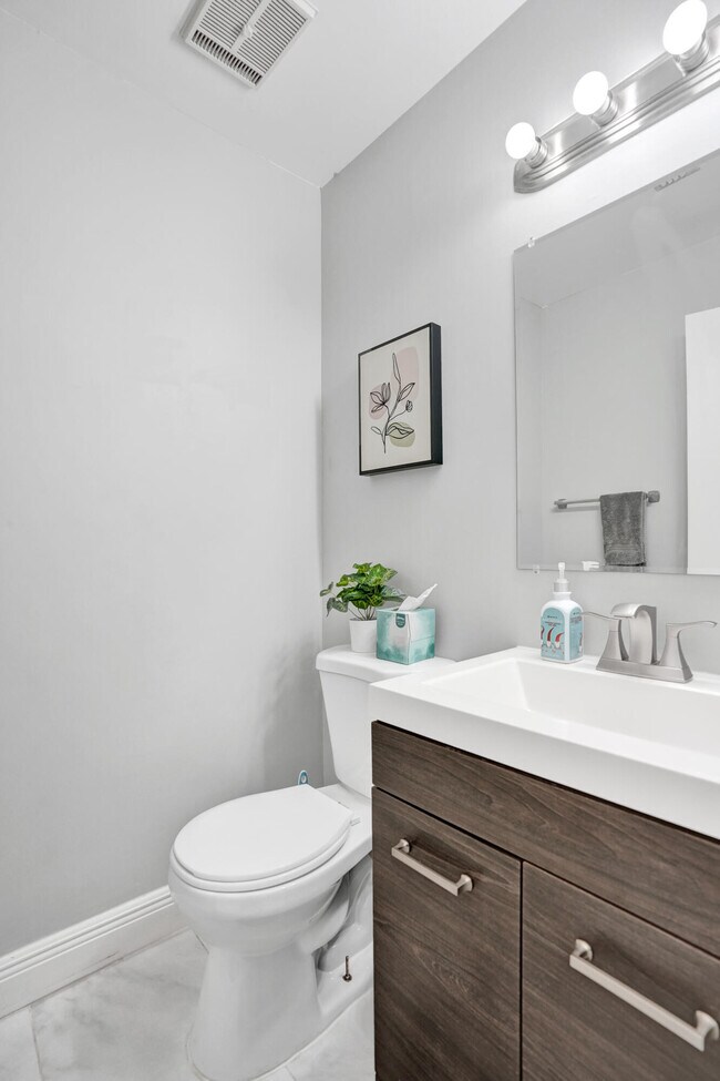 Building Photo - 9841 NW 9th Ct