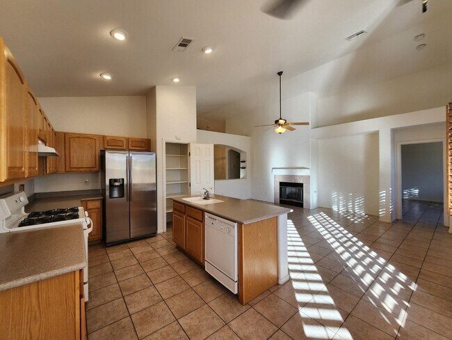 Building Photo - Charming Single-Story Pulte Home in a corn...