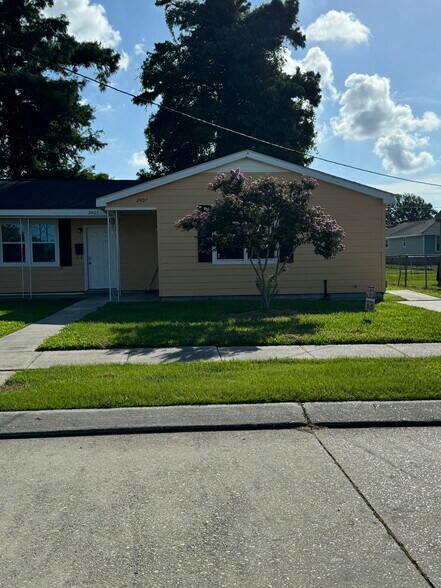 Building Photo - 2407 Rose Dr