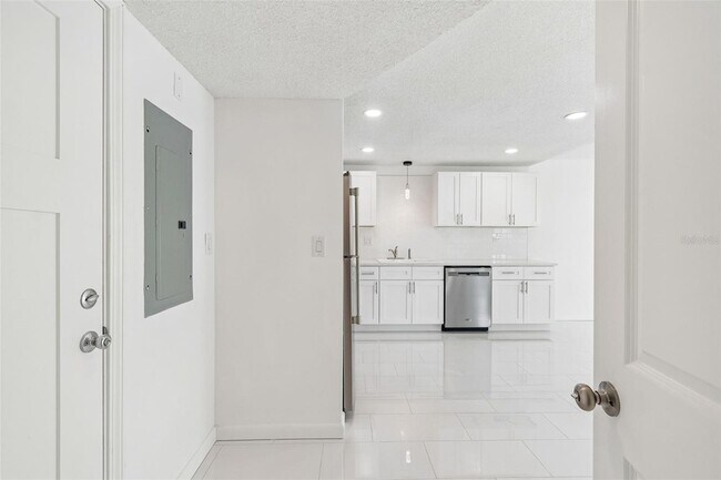 Building Photo - 450 Treasure Island Causeway