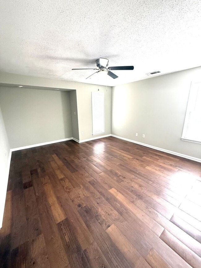 Building Photo - ** Newly renovated 4 bed 2 bath home in Bell Meadows **  Call our self showing number to Schedule...