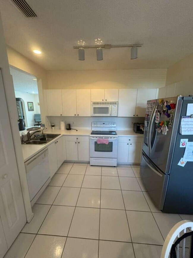 Building Photo - 7874 Laina Ln