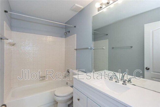 Building Photo - 483 Mountain Oaks Pkwy
