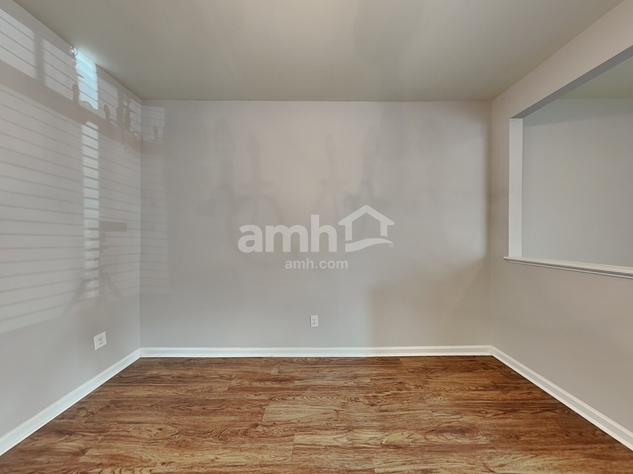 Building Photo - 4489 Middletown Dr