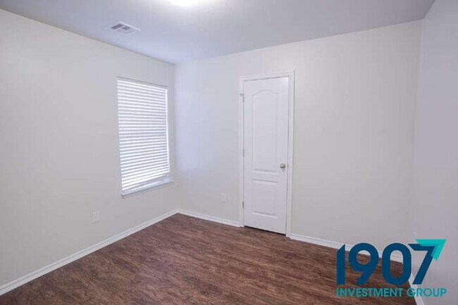 Building Photo - Sacious 4-Bedroom Home with Open Layout!