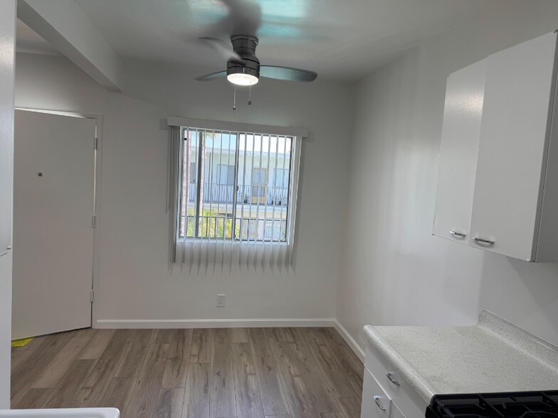 Building Photo - 820 S Rosemead Blvd