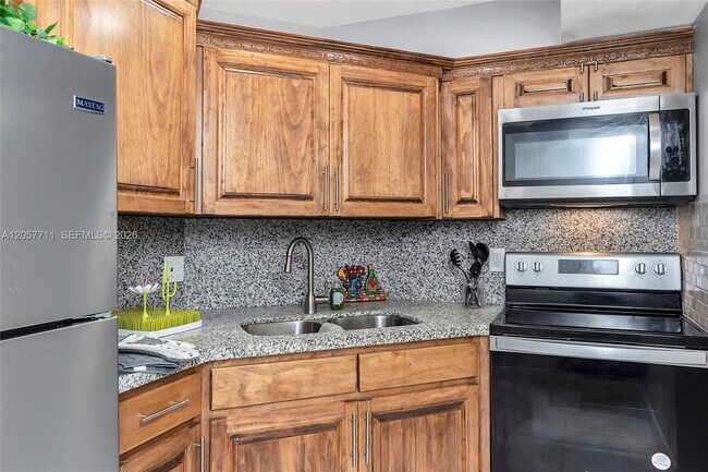 Building Photo - 3300 Spanish Moss Terrace
