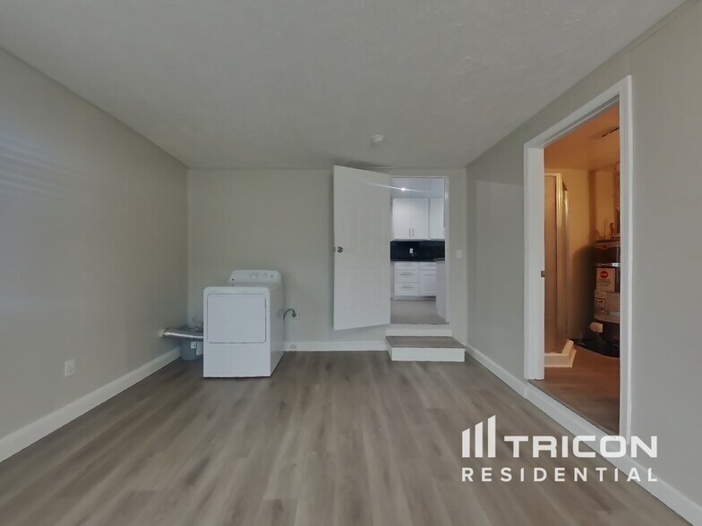 Building Photo - 121 Hodges St